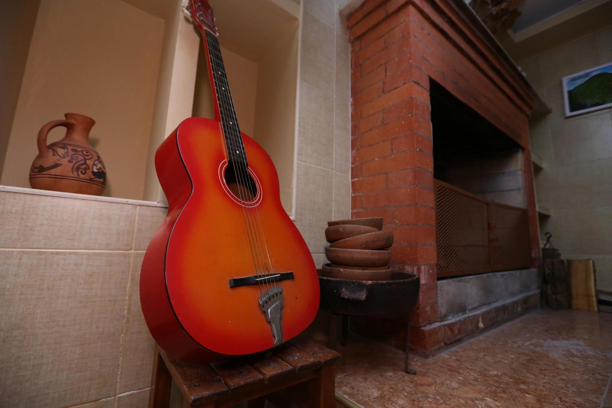 Feola Albergue Kutaisi Exterior foto