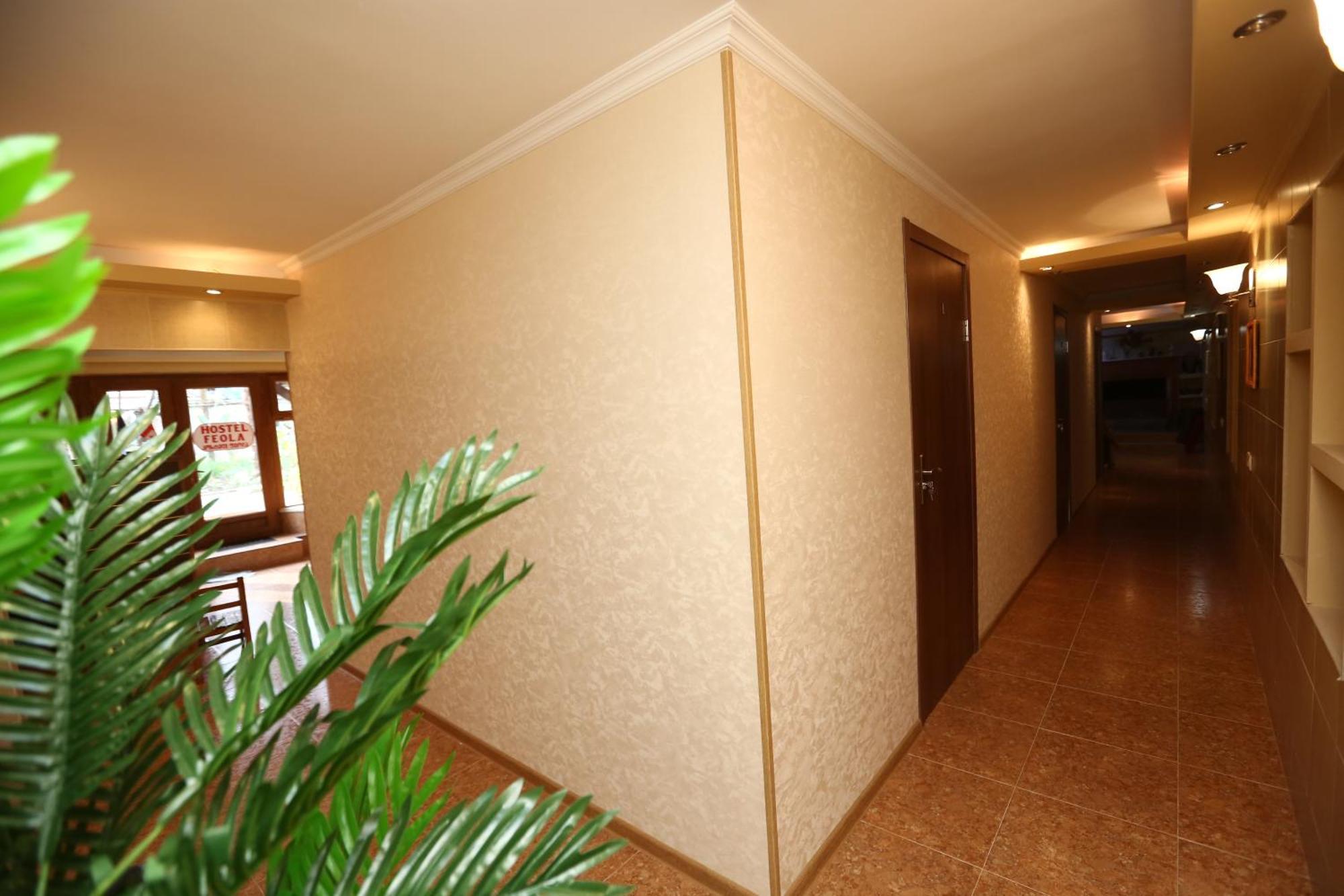 Feola Albergue Kutaisi Exterior foto