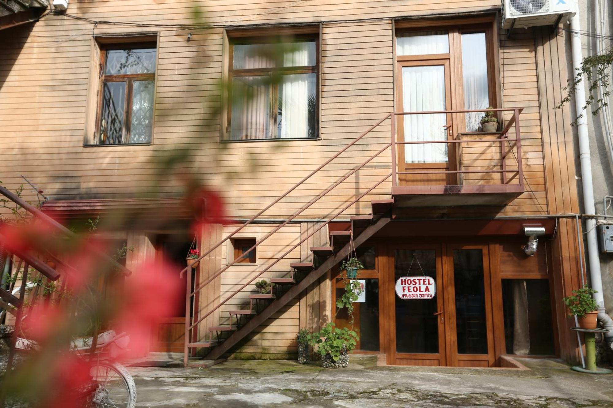 Feola Albergue Kutaisi Exterior foto