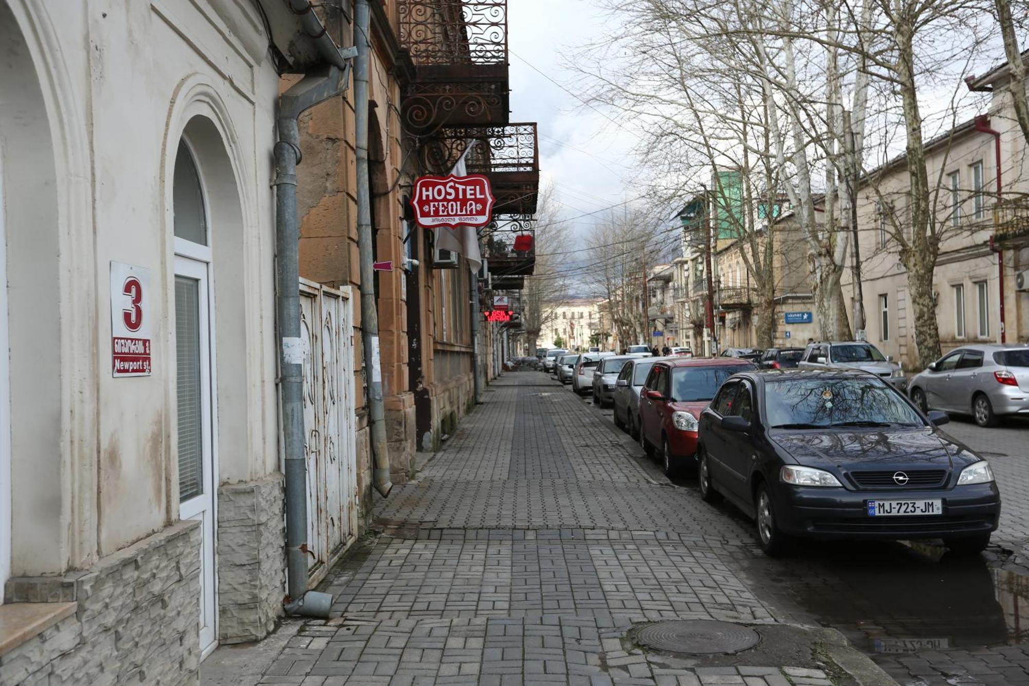 Feola Albergue Kutaisi Exterior foto