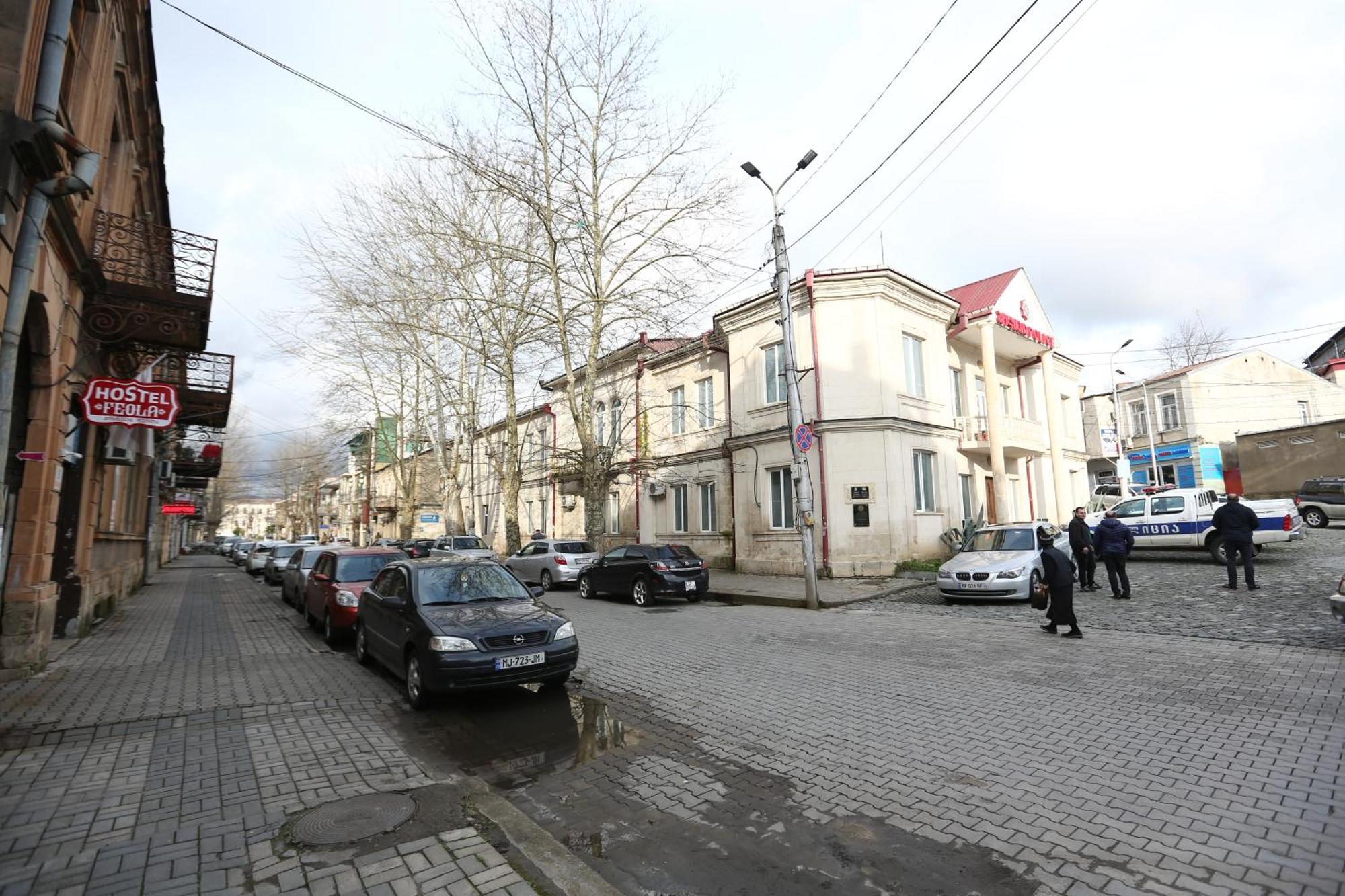 Feola Albergue Kutaisi Exterior foto