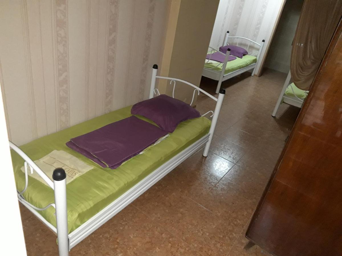 Feola Albergue Kutaisi Exterior foto